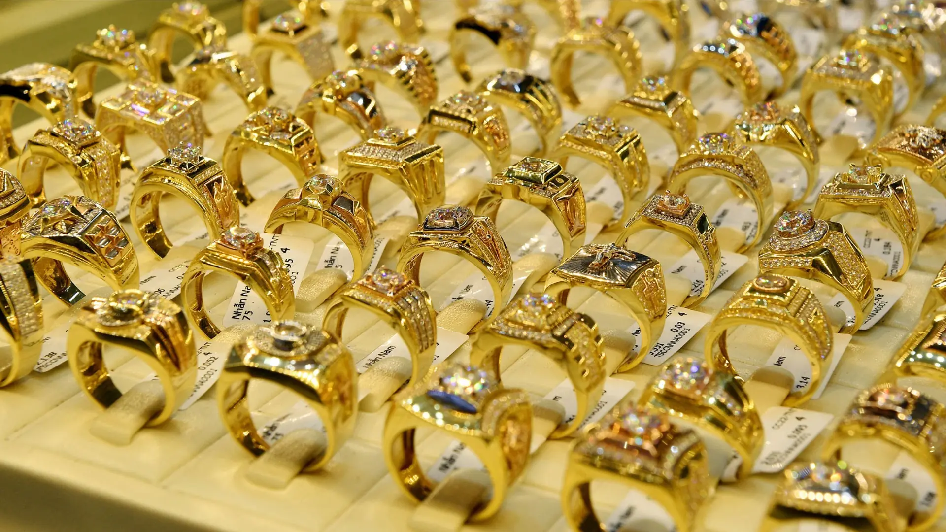 Giá vàng 4/1: Vàng nhẫn cao vượt vàng miếng Giá vàng 4/1: Vàng nhẫn cao vượt vàng miếng